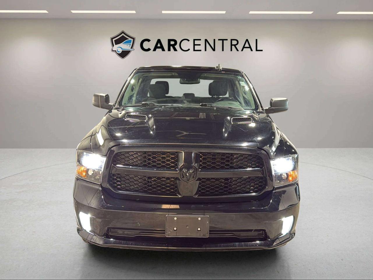 2020 RAM 1500 EXPRESS| CLEAN CARFAX| NIGHT EDITION| HEM| LEATHER Photo
