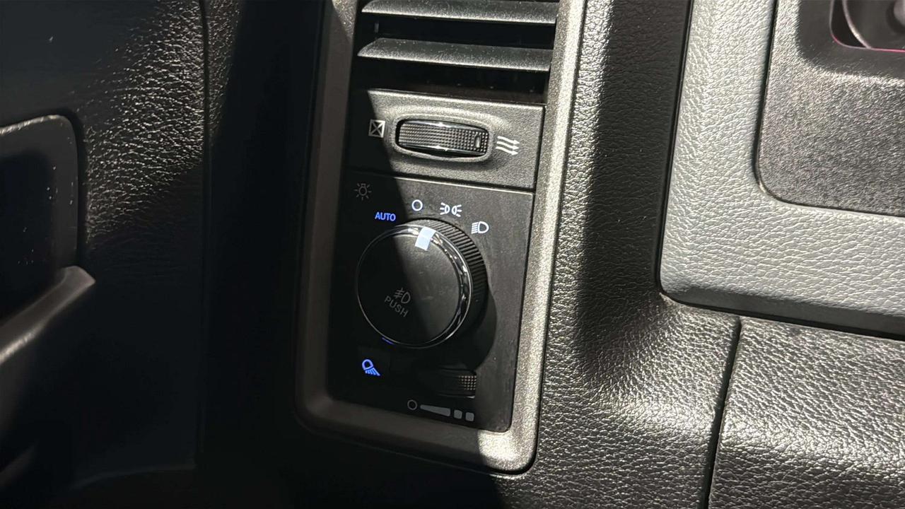 2020 RAM 1500 EXPRESS| CLEAN CARFAX| NIGHT EDITION| HEM| LEATHER Photo
