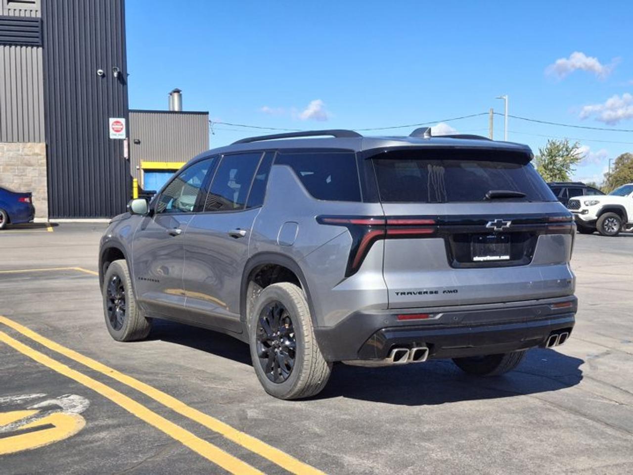 2024 Chevrolet Traverse LT AWD | Sport Edition | Leather | Trailering Pkg | Heated Wheel + Seats | Remote Start | and More ! Photo
