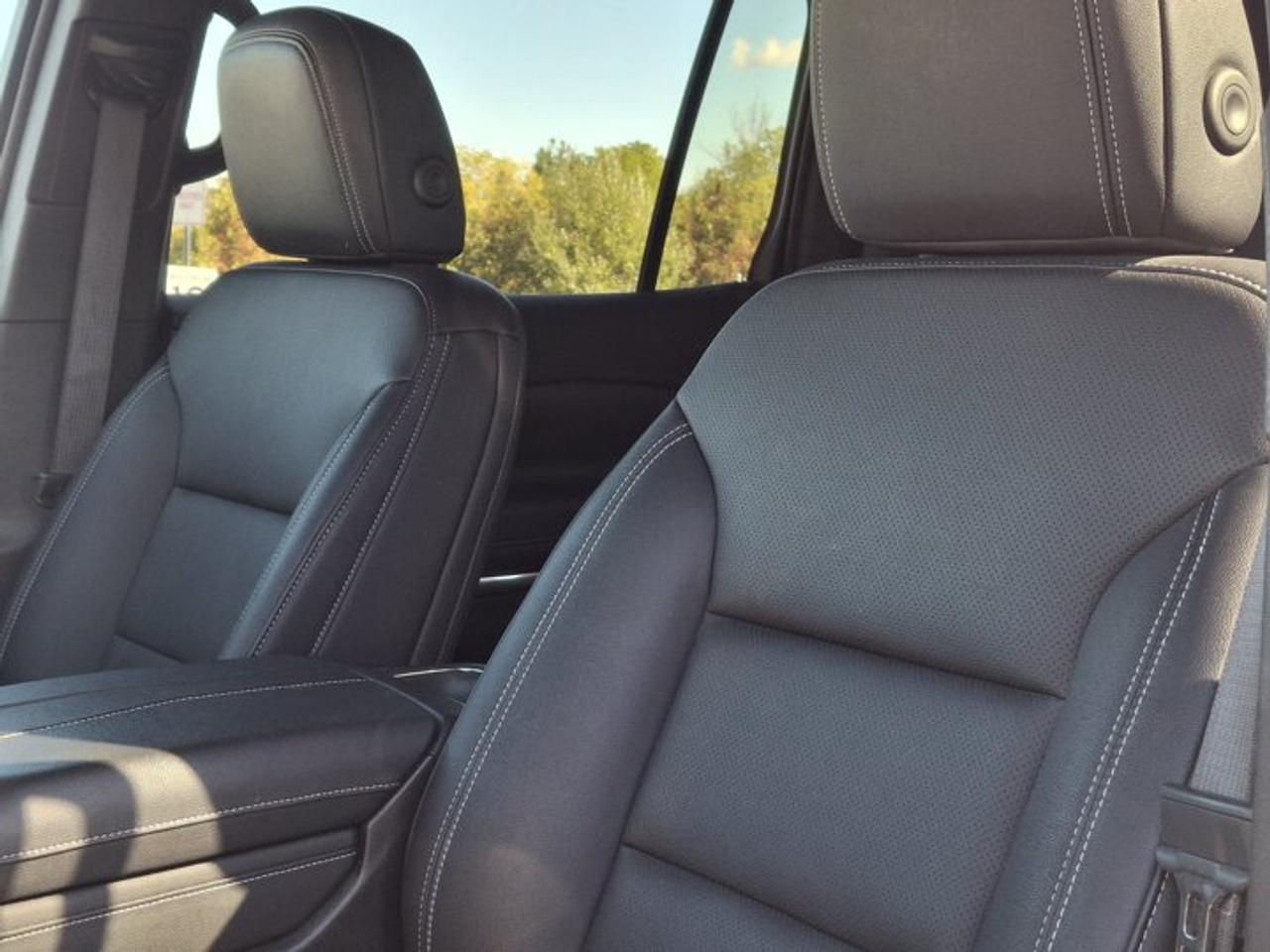 2024 Chevrolet Traverse LT AWD | Sport Edition | Leather | Trailering Pkg | Heated Wheel + Seats | Remote Start | and More ! Photo