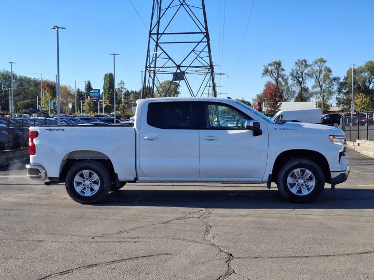 2025 Chevrolet Silverado 1500 LT Crew 4X4 | 5.3L | 5.5' Box | Heated Wheel + Seats | Power Seat | CarPlay + Android | and More ! Photo