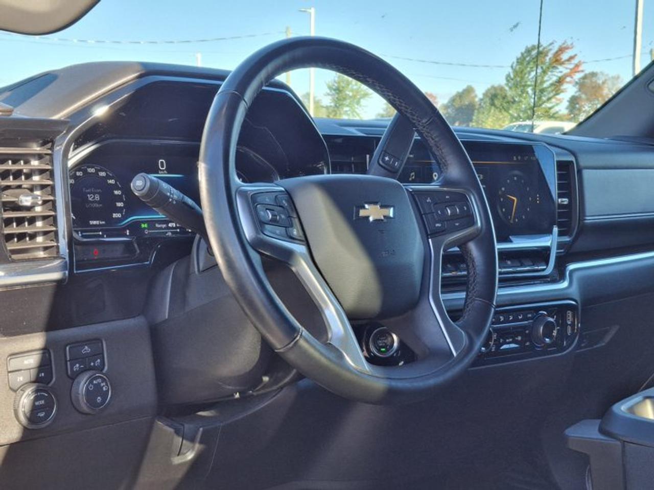2025 Chevrolet Silverado 1500 LT Crew 4X4 | 5.3L | 5.5' Box | Heated Wheel + Seats | Power Seat | CarPlay + Android | and More ! Photo