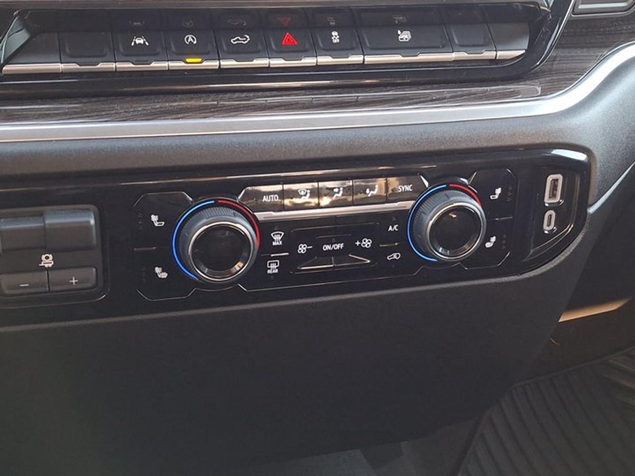 2025 Chevrolet Silverado 1500 LT Crew 4X4 | 5.3L | 5.5' Box | Heated Wheel + Seats | Power Seat | CarPlay + Android | and More ! Photo