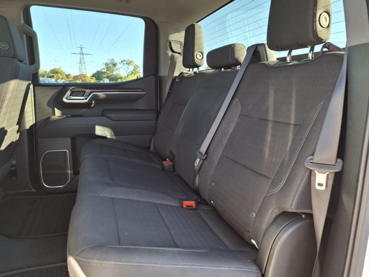 2025 Chevrolet Silverado 1500 LT Crew 4X4 | 5.3L | 5.5' Box | Heated Wheel + Seats | Power Seat | CarPlay + Android | and More ! Photo