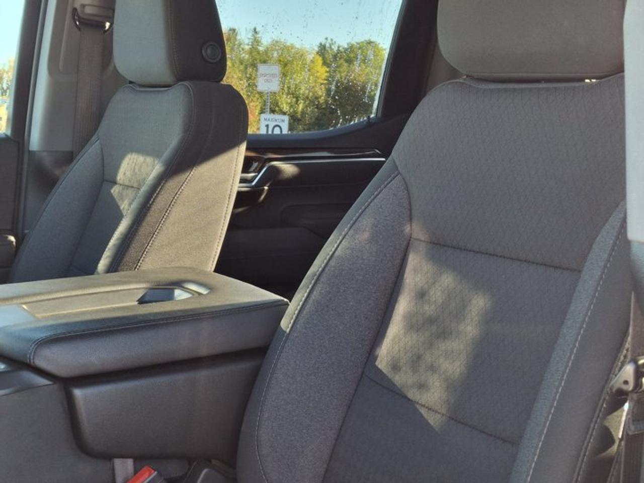 2025 Chevrolet Silverado 1500 LT Crew 4X4 | 5.3L | 5.5' Box | Heated Wheel + Seats | Power Seat | CarPlay + Android | and More ! Photo