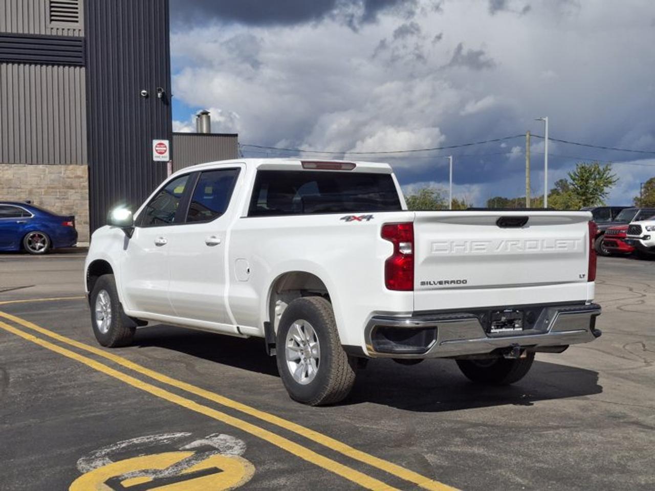 2025 Chevrolet Silverado 1500 LT Crew 4X4 | 5.3L | 6.5' Box | Heated Wheel + Seats | Power Seat | CarPlay + Android | and More ! Photo