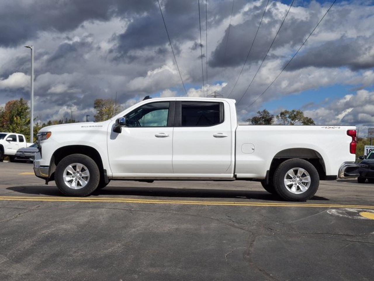 2025 Chevrolet Silverado 1500 LT Crew 4X4 | 5.3L | 6.5' Box | Heated Wheel + Seats | Power Seat | CarPlay + Android | and More ! Photo1