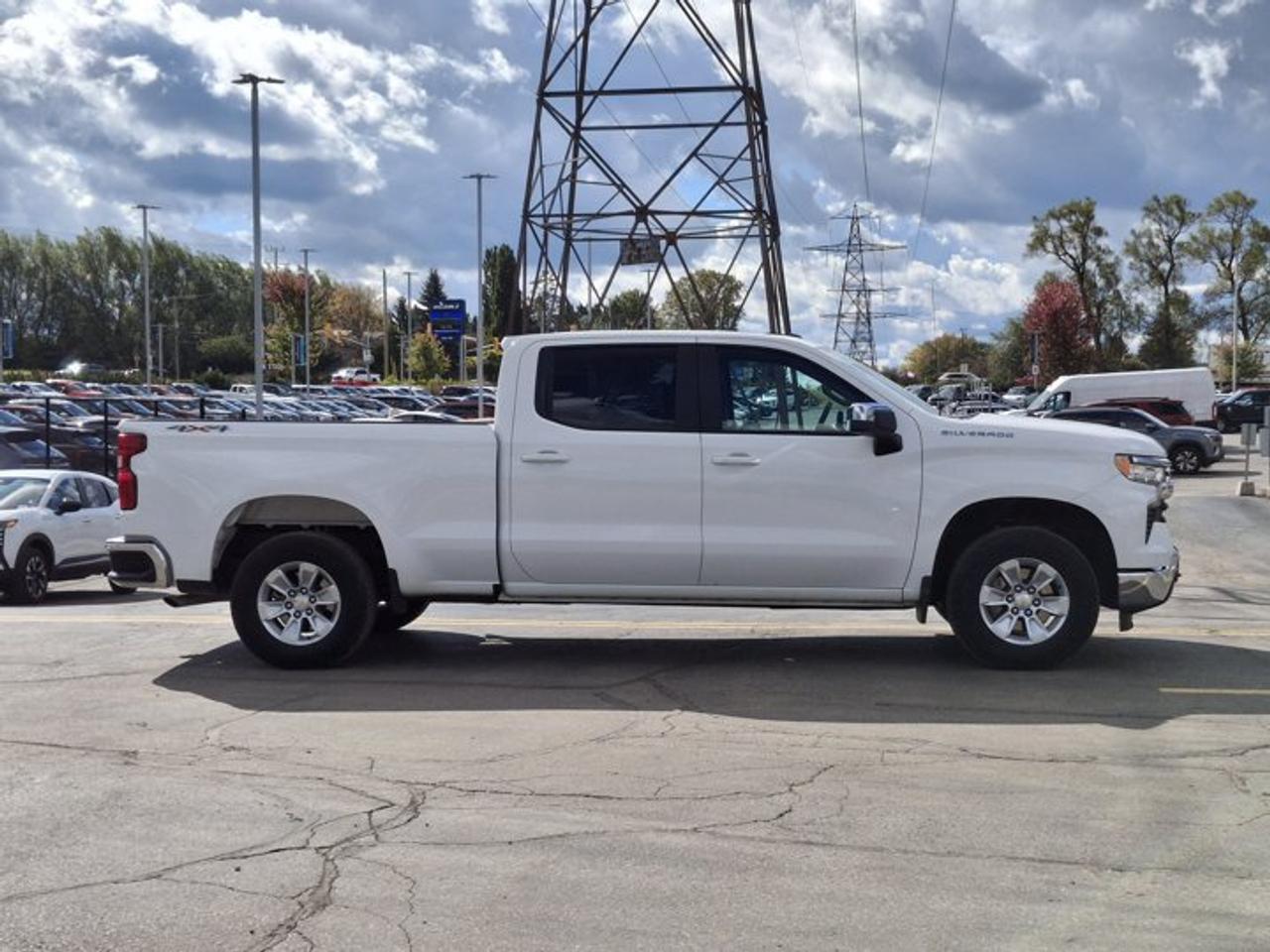 2025 Chevrolet Silverado 1500 LT Crew 4X4 | 5.3L | 6.5' Box | Heated Wheel + Seats | Power Seat | CarPlay + Android | and More ! Photo