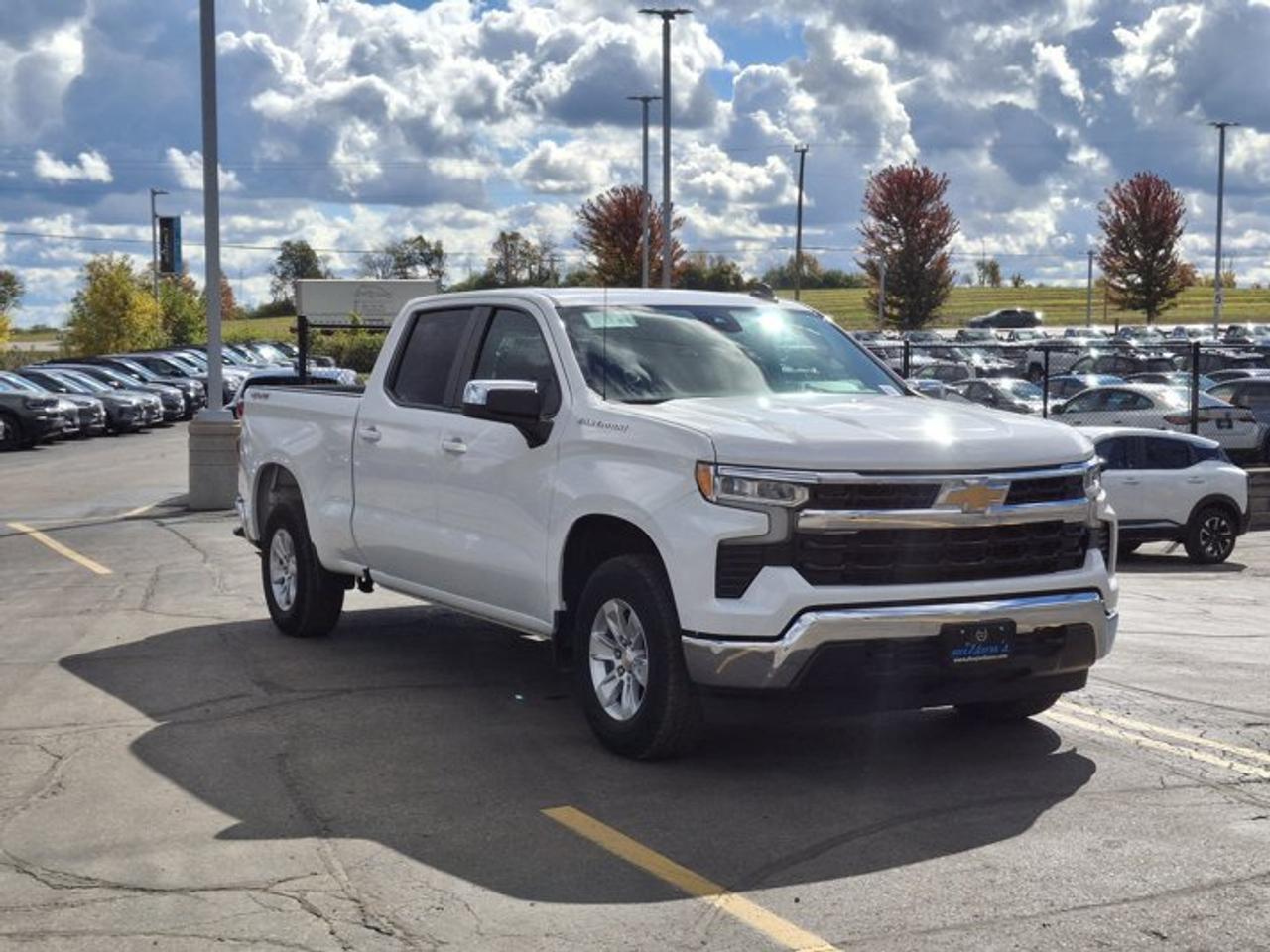 2025 Chevrolet Silverado 1500 LT Crew 4X4 | 5.3L | 6.5' Box | Heated Wheel + Seats | Power Seat | CarPlay + Android | and More ! Photo