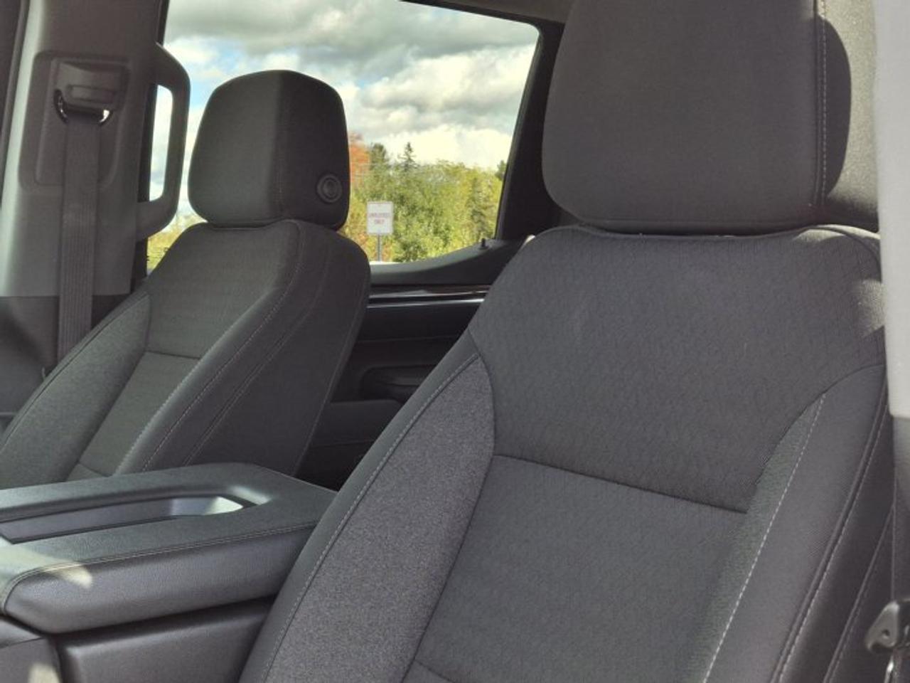 2025 Chevrolet Silverado 1500 LT Crew 4X4 | 5.3L | 6.5' Box | Heated Wheel + Seats | Power Seat | CarPlay + Android | and More ! Photo