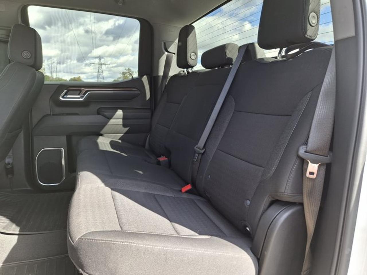 2025 Chevrolet Silverado 1500 LT Crew 4X4 | 5.3L | 6.5' Box | Heated Wheel + Seats | Power Seat | CarPlay + Android | and More ! Photo