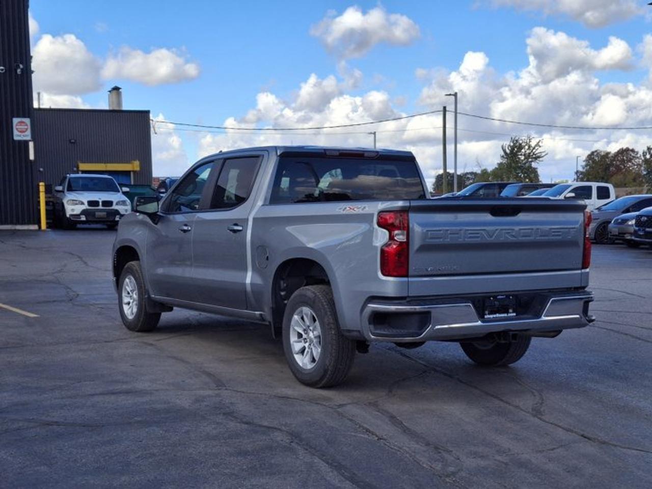 2025 Chevrolet Silverado 1500 LT Crew 4X4 | 5.3L | 5.5' Box | Heated Wheel + Seats | Power Seat | CarPlay + Android | and More ! Photo2