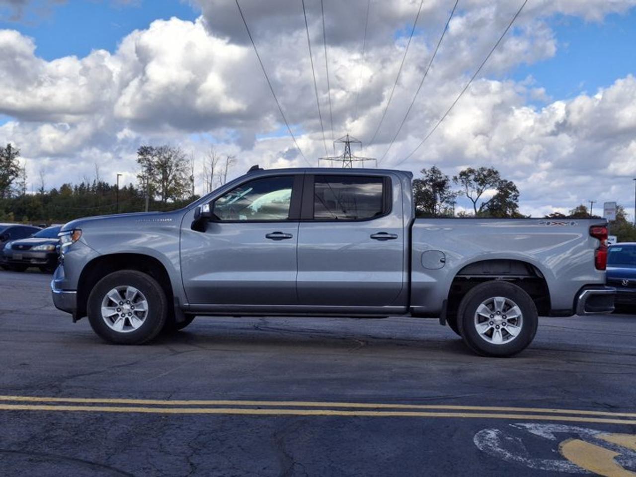 2025 Chevrolet Silverado 1500 LT Crew 4X4 | 5.3L | 5.5' Box | Heated Wheel + Seats | Power Seat | CarPlay + Android | and More ! Photo5