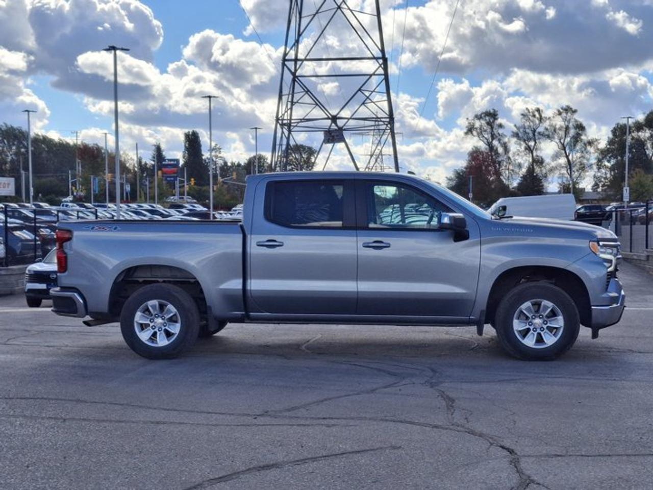 2025 Chevrolet Silverado 1500 LT Crew 4X4 | 5.3L | 5.5' Box | Heated Wheel + Seats | Power Seat | CarPlay + Android | and More ! Photo