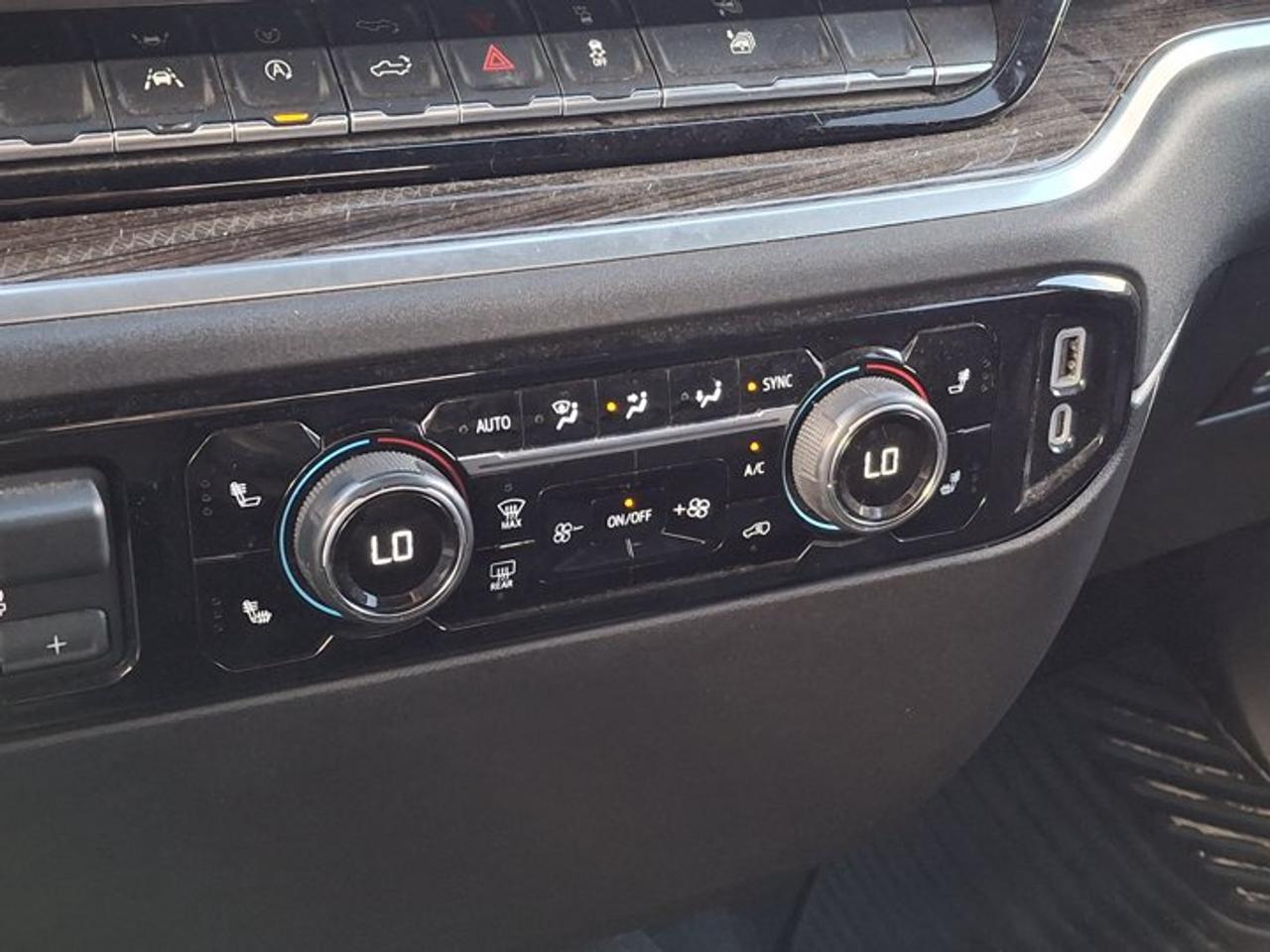 2025 Chevrolet Silverado 1500 LT Crew 4X4 | 5.3L | 5.5' Box | Heated Wheel + Seats | Power Seat | CarPlay + Android | and More ! Photo