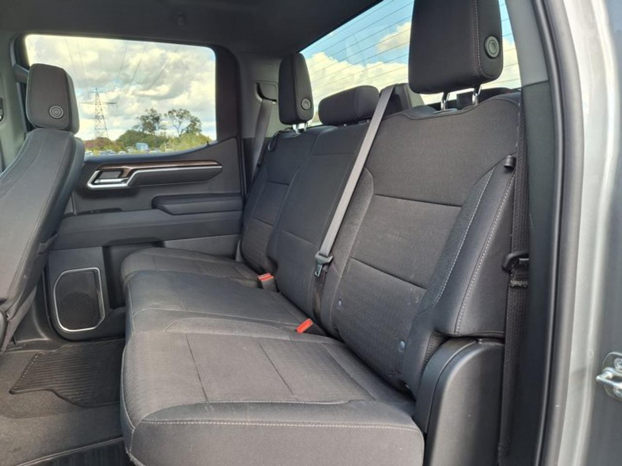 2025 Chevrolet Silverado 1500 LT Crew 4X4 | 5.3L | 5.5' Box | Heated Wheel + Seats | Power Seat | CarPlay + Android | and More ! Photo