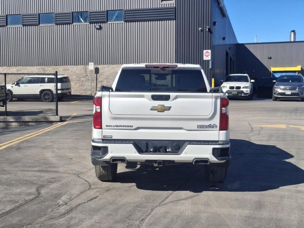 2023 Chevrolet Silverado 1500 High Country Crew 4X4 | 5.3L | Leather | 360 Camera | Cooled + Heated Bucket Seats | and More ! Photo