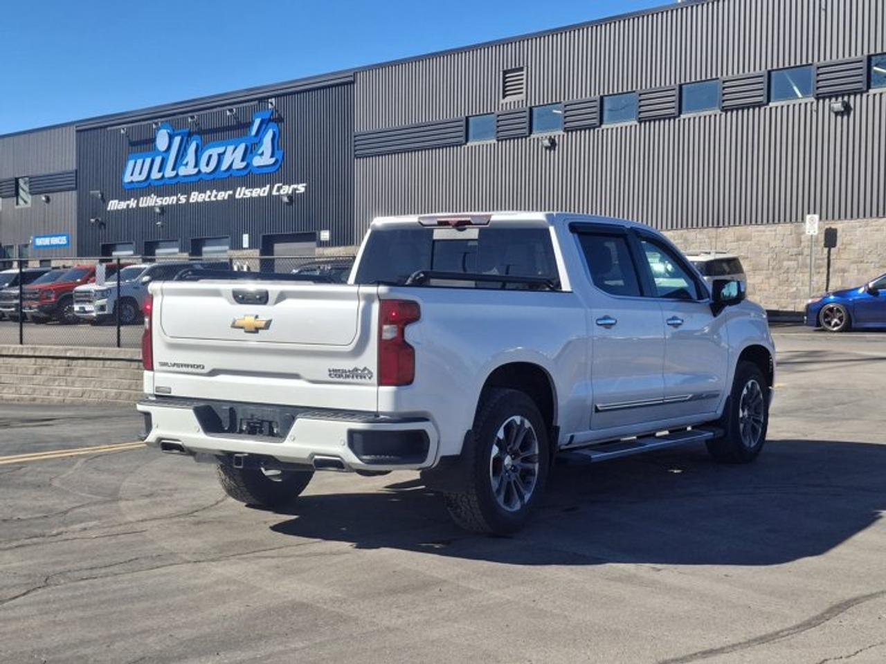 2023 Chevrolet Silverado 1500 High Country Crew 4X4 | 5.3L | Leather | 360 Camera | Cooled + Heated Bucket Seats | and More ! Photo4