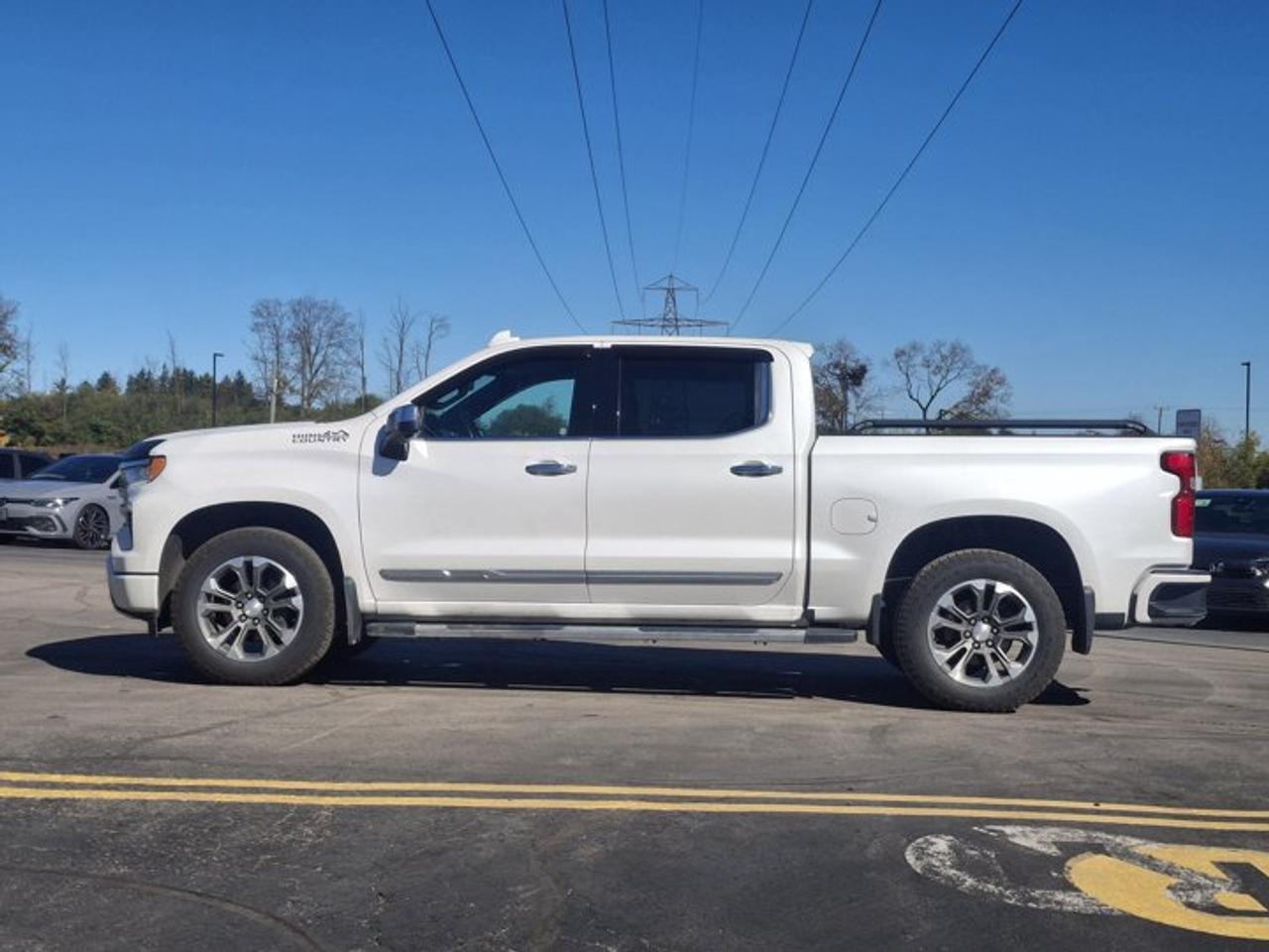 2023 Chevrolet Silverado 1500 High Country Crew 4X4 | 5.3L | Leather | 360 Camera | Cooled + Heated Bucket Seats | and More ! Photo1