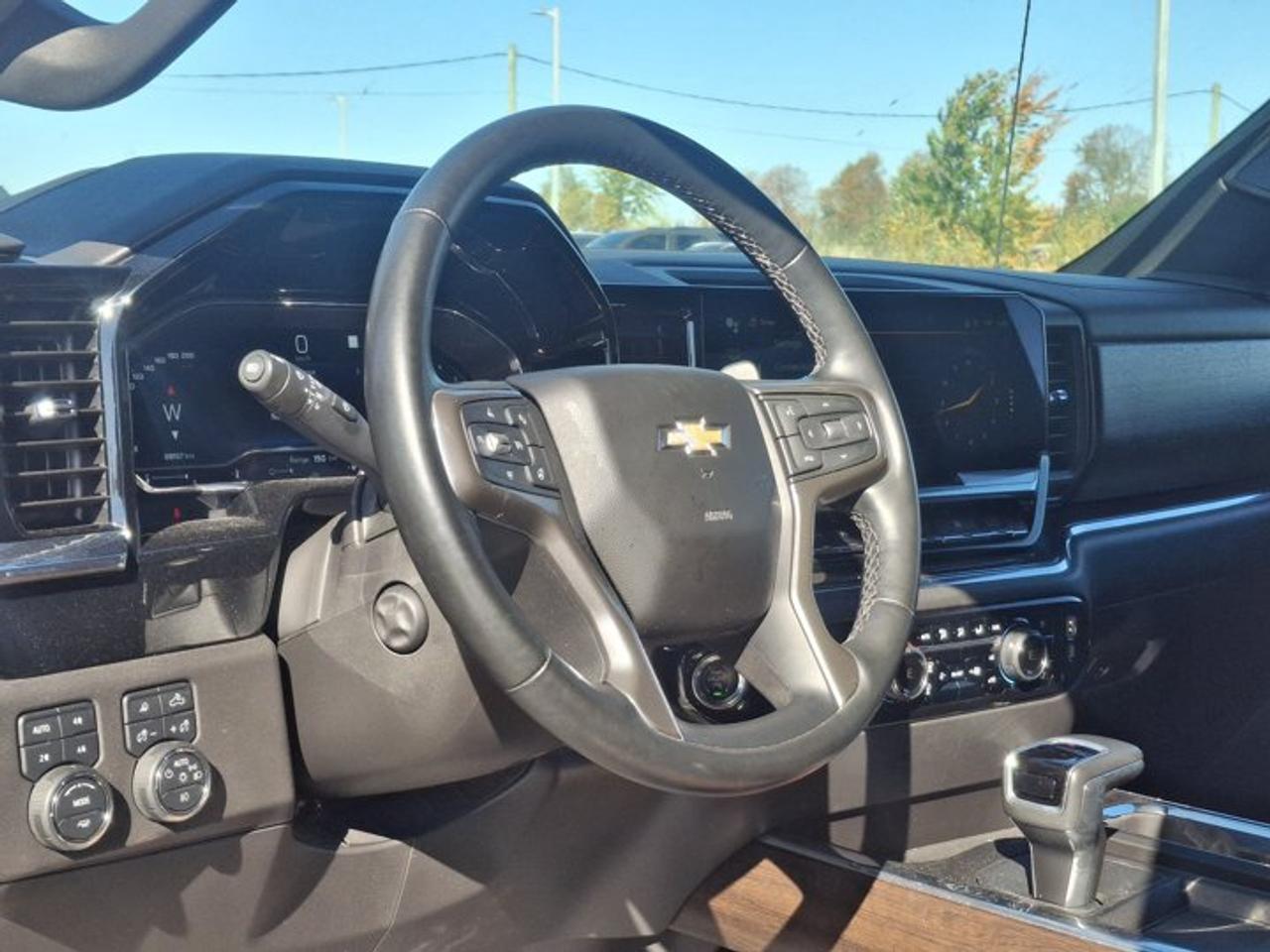 2023 Chevrolet Silverado 1500 High Country Crew 4X4 | 5.3L | Leather | 360 Camera | Cooled + Heated Bucket Seats | and More ! Photo