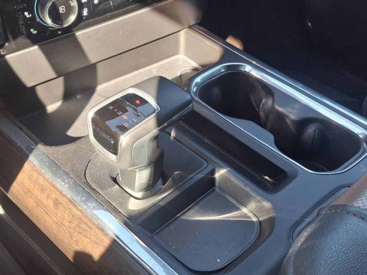 2023 Chevrolet Silverado 1500 High Country Crew 4X4 | 5.3L | Leather | 360 Camera | Cooled + Heated Bucket Seats | and More ! Photo