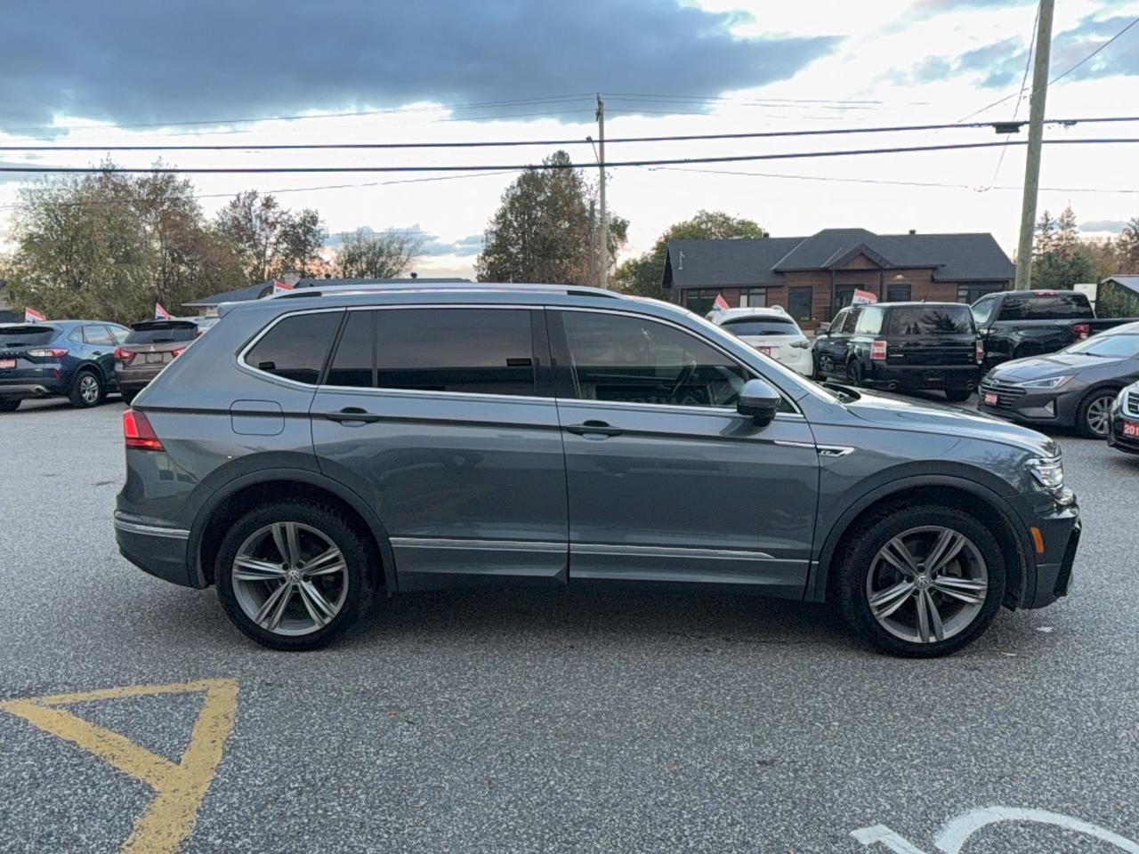 2019 Volkswagen Tiguan HIGHLINE- R-LINE-HEATED LEATHER SEATS-PANOROOF -FENDER AUDIO Photo