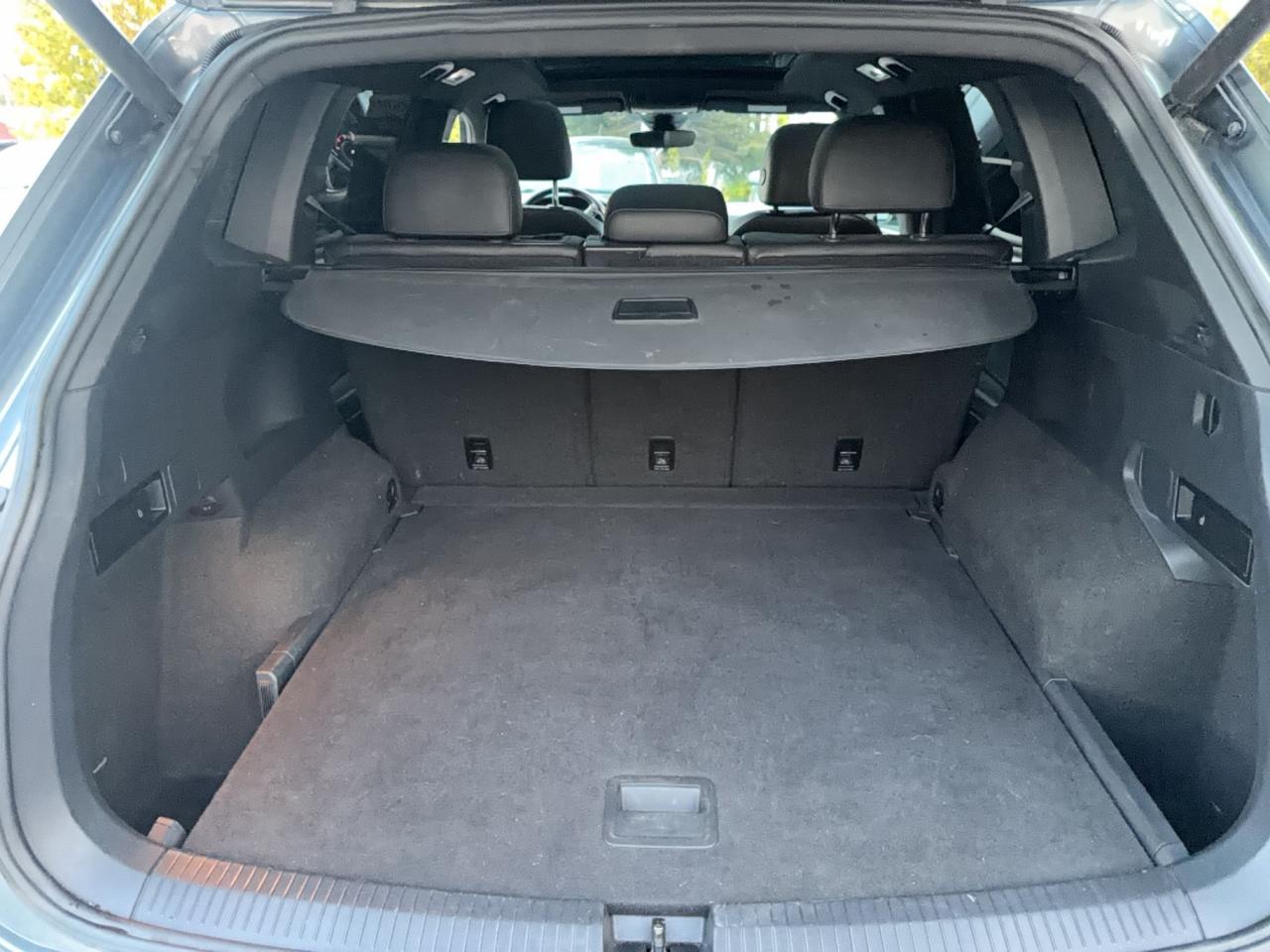 2019 Volkswagen Tiguan HIGHLINE- R-LINE-HEATED LEATHER SEATS-PANOROOF -FENDER AUDIO Photo