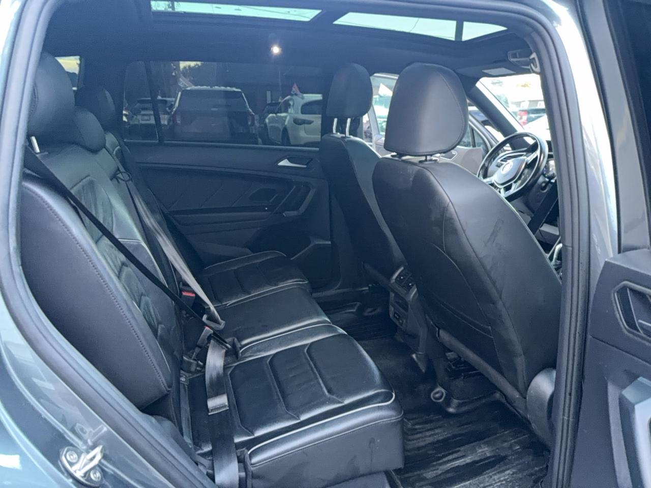 2019 Volkswagen Tiguan HIGHLINE- R-LINE-HEATED LEATHER SEATS-PANOROOF -FENDER AUDIO Photo