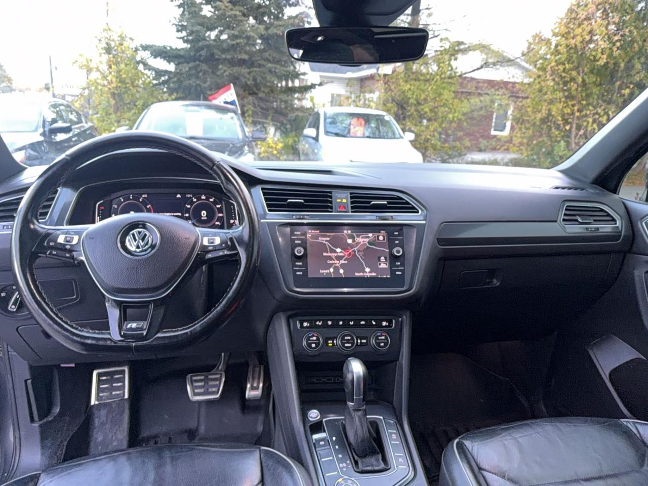 2019 Volkswagen Tiguan HIGHLINE- R-LINE-HEATED LEATHER SEATS-PANOROOF -FENDER AUDIO Photo