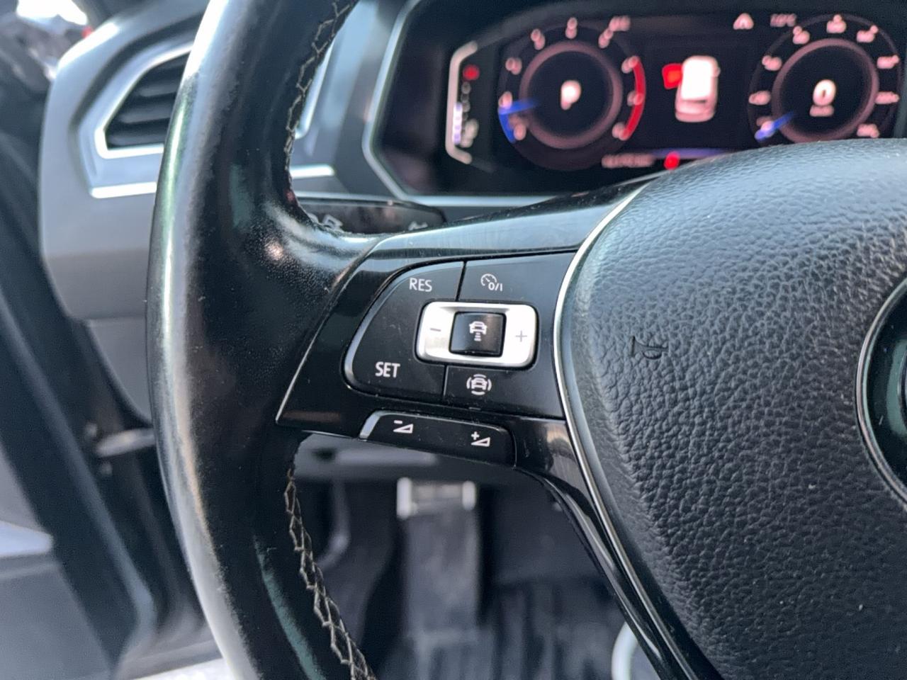 2019 Volkswagen Tiguan HIGHLINE- R-LINE-HEATED LEATHER SEATS-PANOROOF -FENDER AUDIO Photo