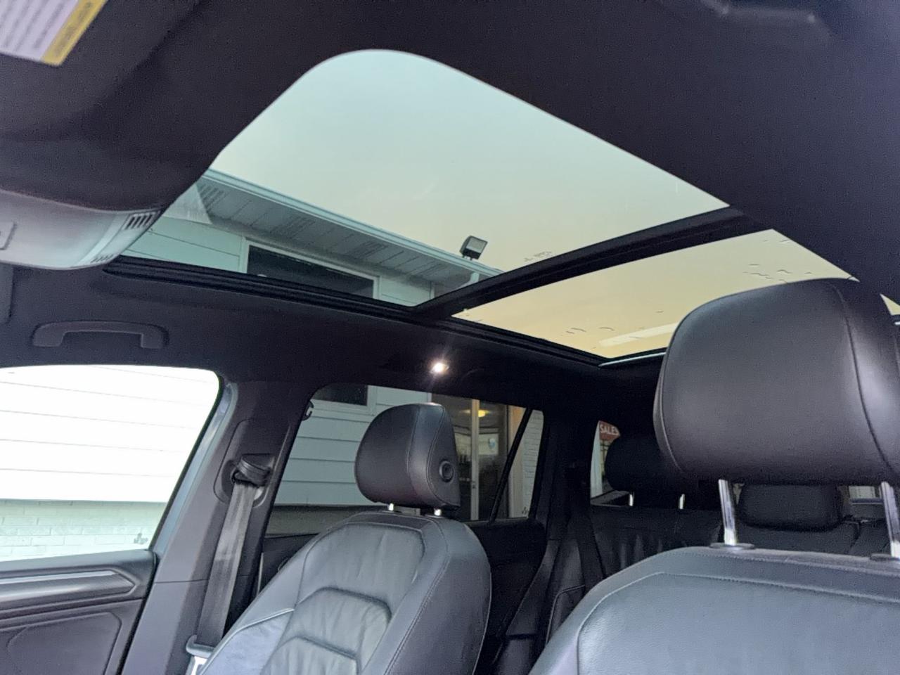 2019 Volkswagen Tiguan HIGHLINE- R-LINE-HEATED LEATHER SEATS-PANOROOF -FENDER AUDIO Photo