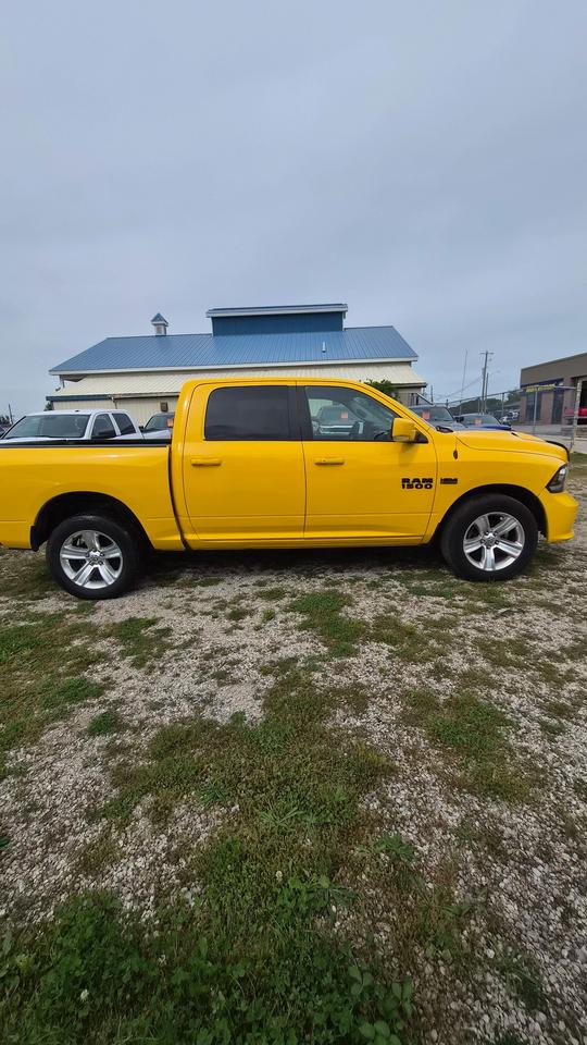 2016 RAM 1500 SPORT Photo4
