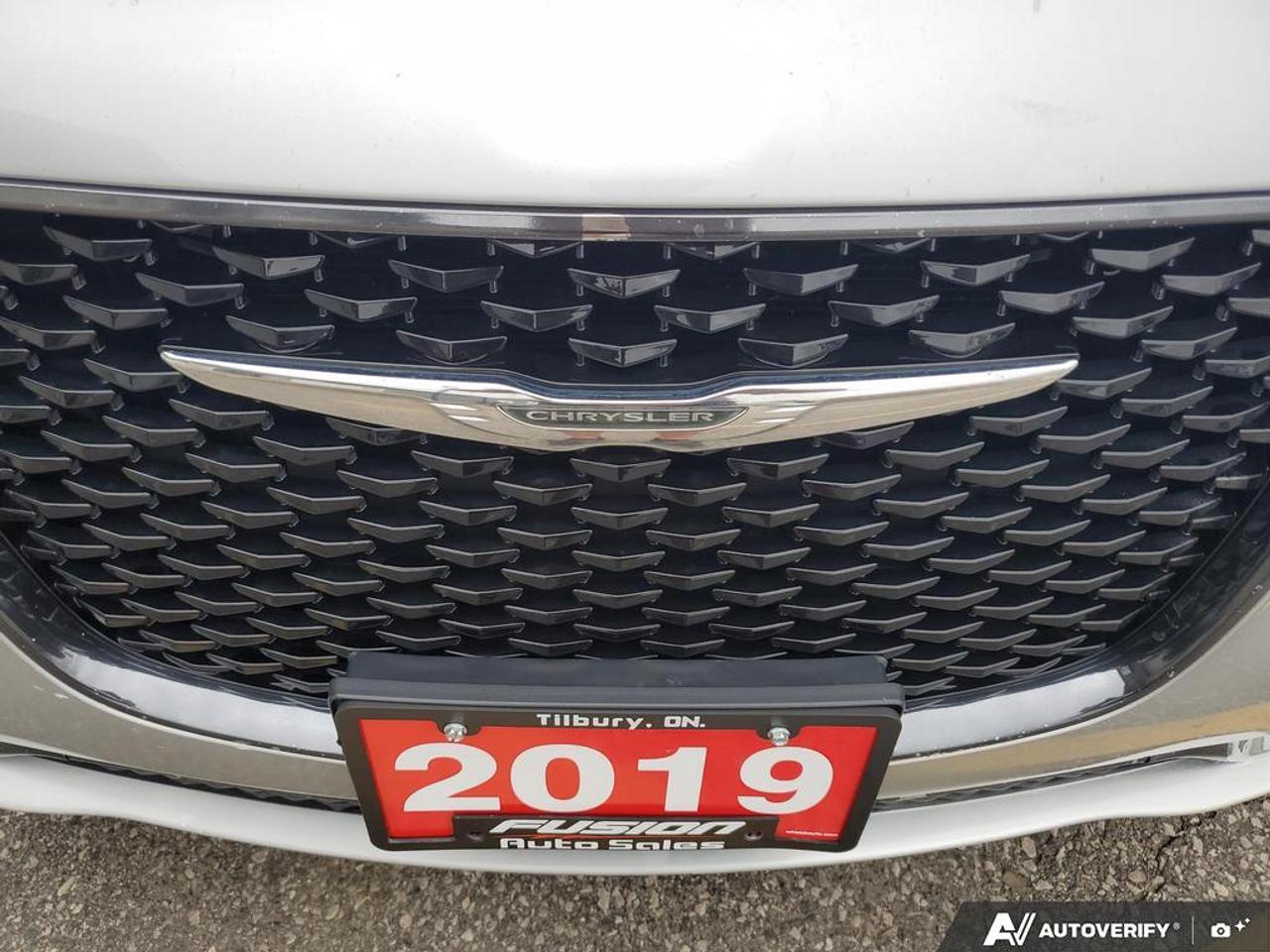 2019 Chrysler 300 300S AWD-REMOTE START-LEATHER-REAR CAMERA-SAT RADI Photo