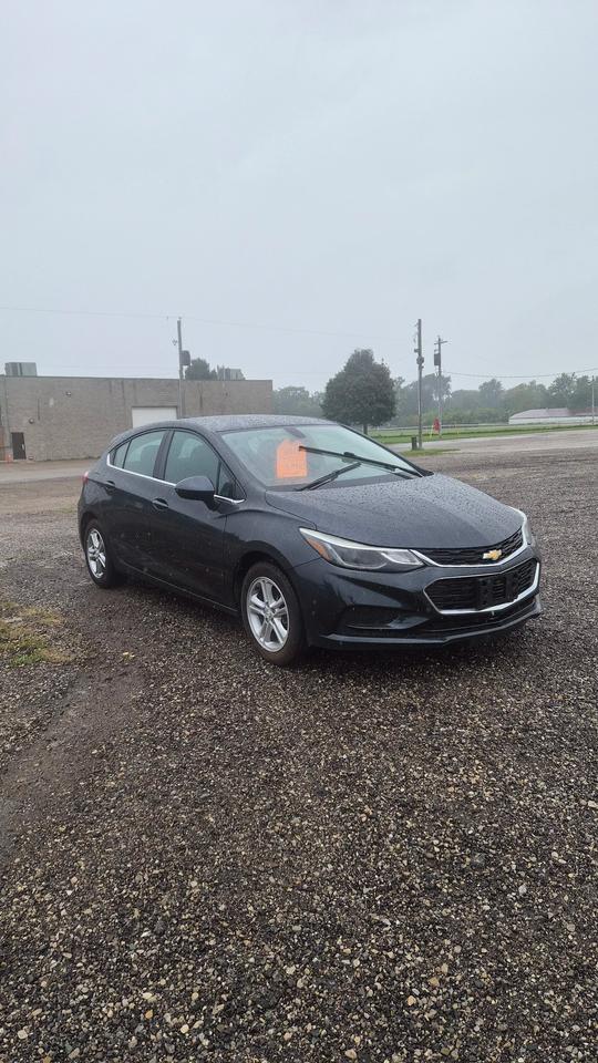 2017 Chevrolet Cruze LT Photo3