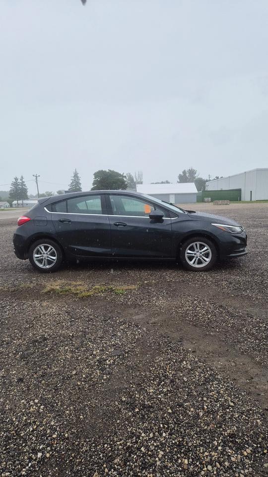 2017 Chevrolet Cruze LT Photo4