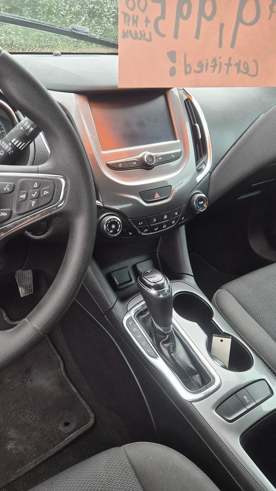 2017 Chevrolet Cruze LT Photo