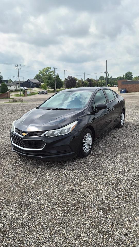 2016 Chevrolet Cruze LS Photo1