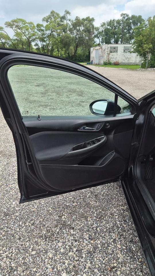 2016 Chevrolet Cruze LS Photo
