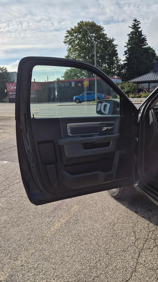 2016 RAM 1500 Express Photo