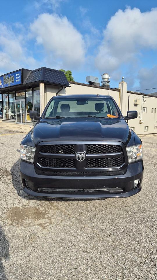 2016 RAM 1500 Express Photo2
