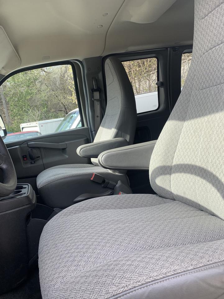 2017 Chevrolet Express LT Photo