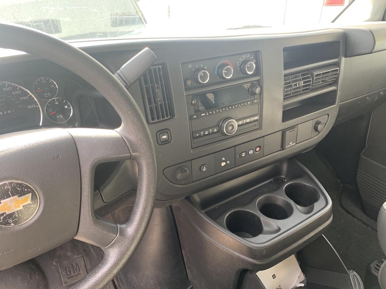 2017 Chevrolet Express LT Photo1