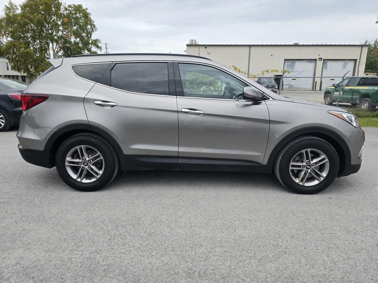 2017 Hyundai Santa Fe Sport Premium Photo3