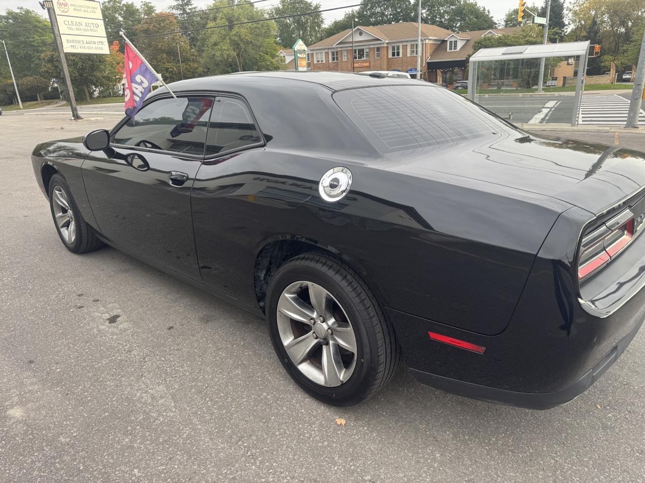 2016 Dodge Challenger SXT Photo