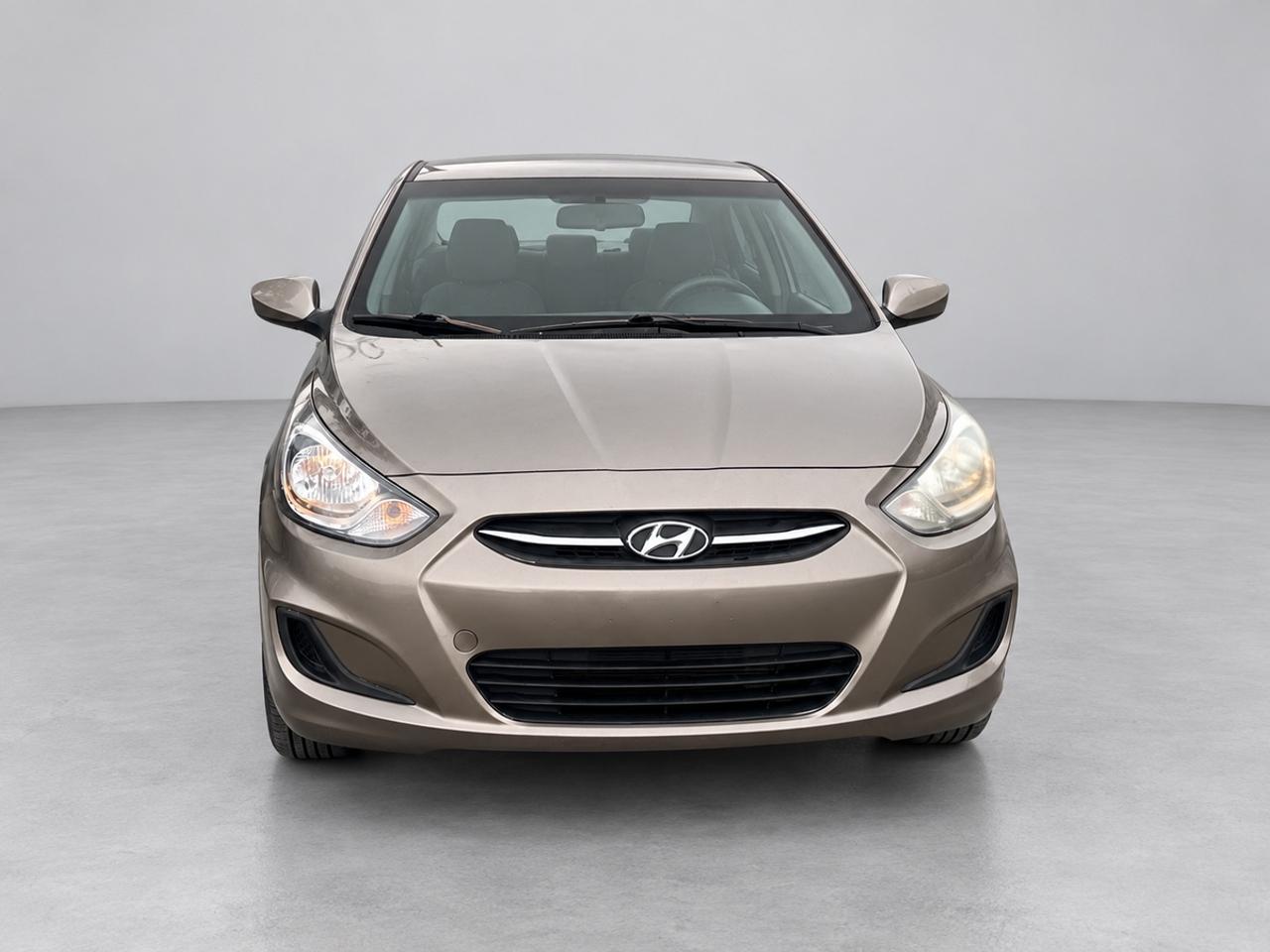 2012 Hyundai Accent GL Photo