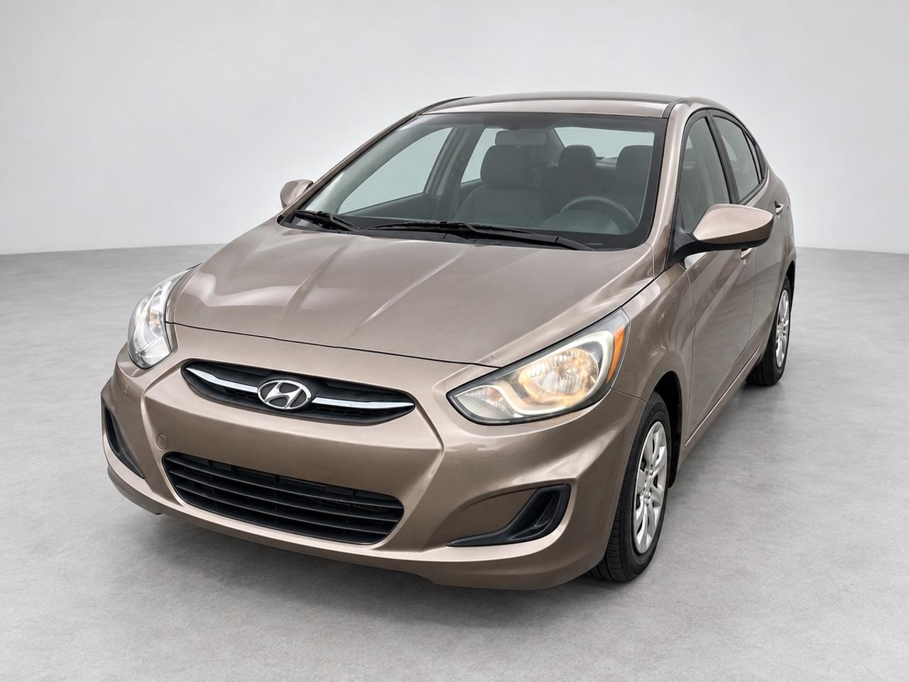 2012 Hyundai Accent GL Photo