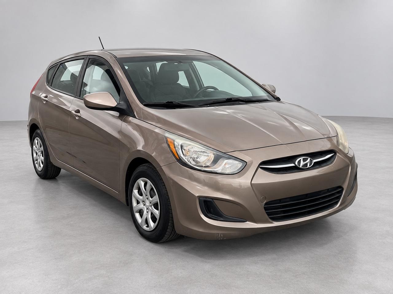 2012 Hyundai Accent GL Photo