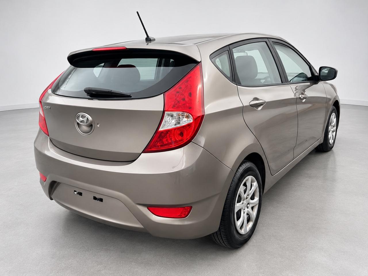 2012 Hyundai Accent GL Photo