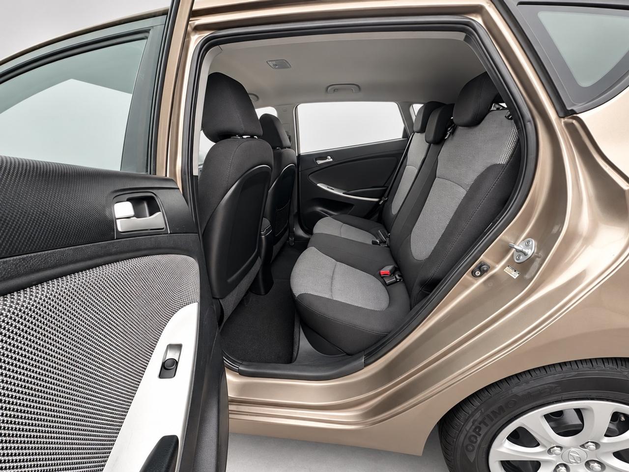 2012 Hyundai Accent GL Photo