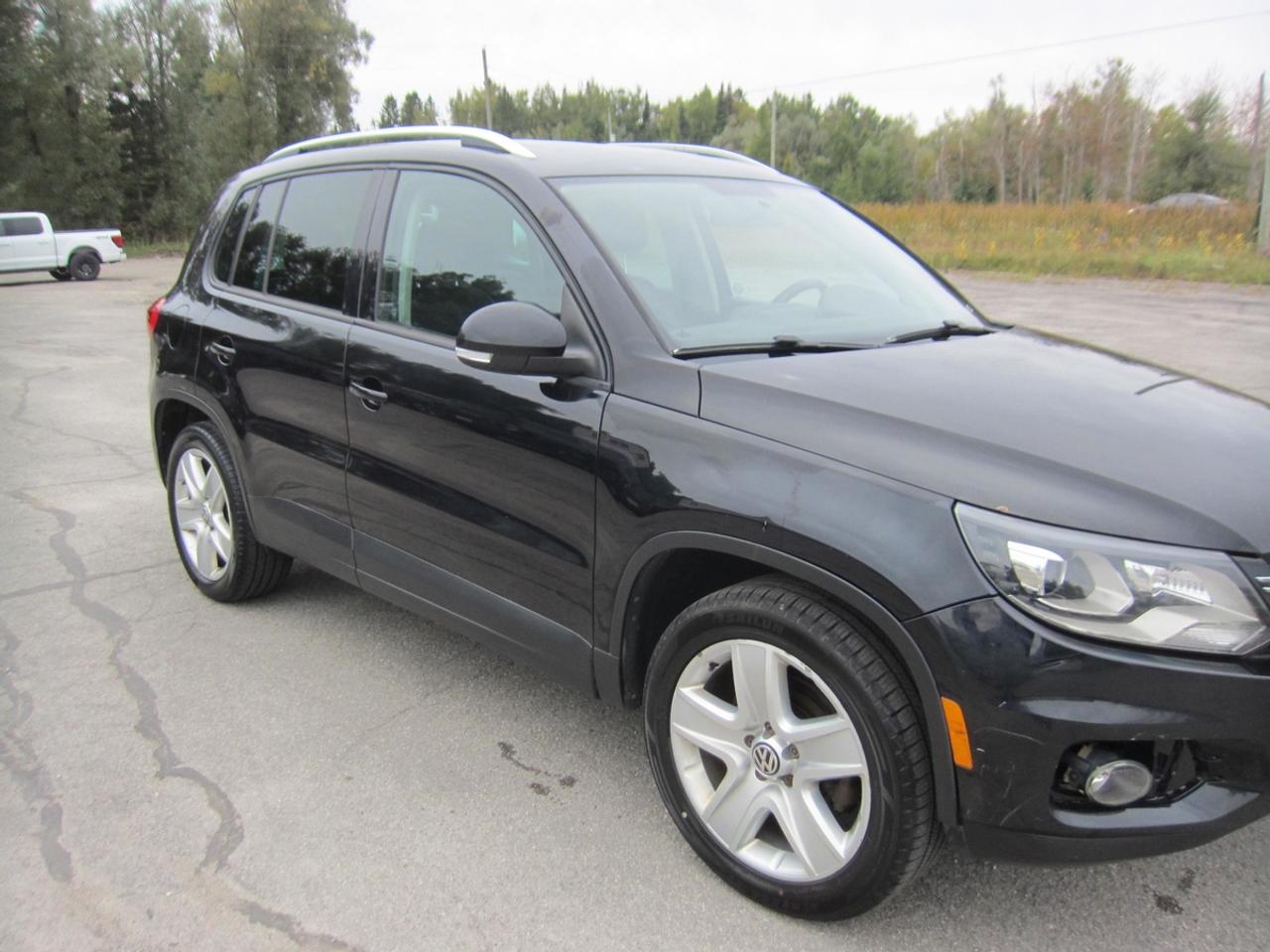 2012 Volkswagen Tiguan SE Photo2